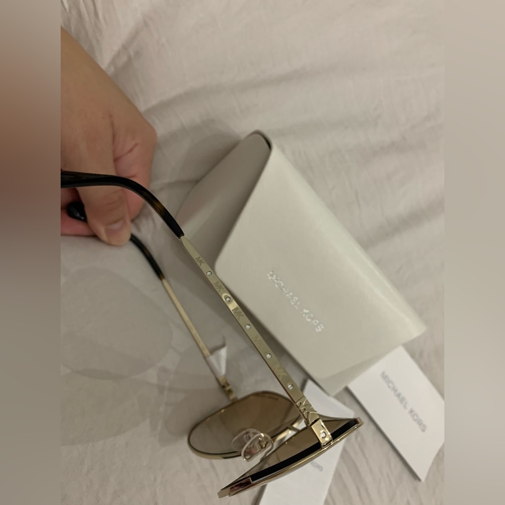 New Michael Kors aviator sunglasses gold mirror - Picture 11 of 14